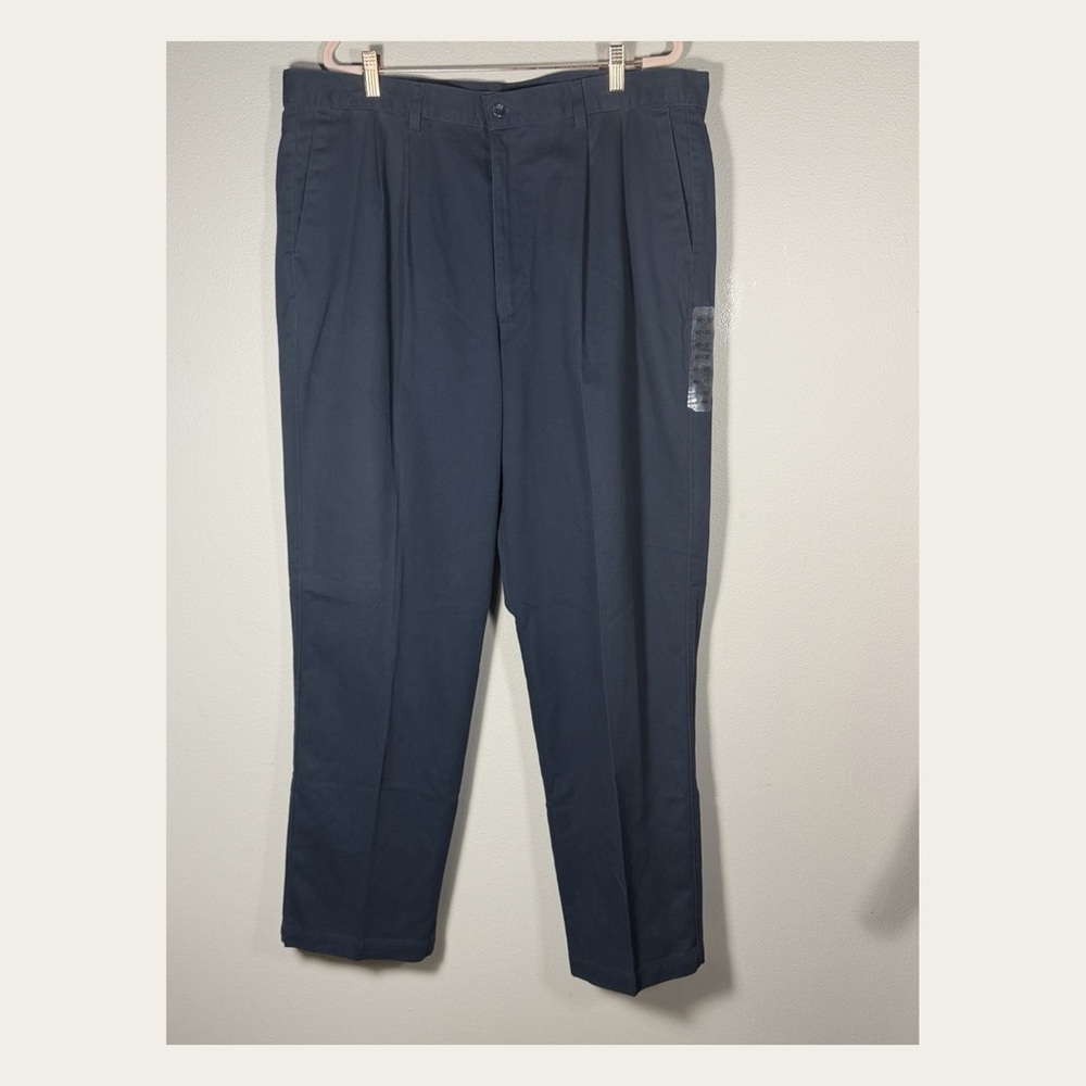 Dockers Men's Pleated Dress Pants in Navy